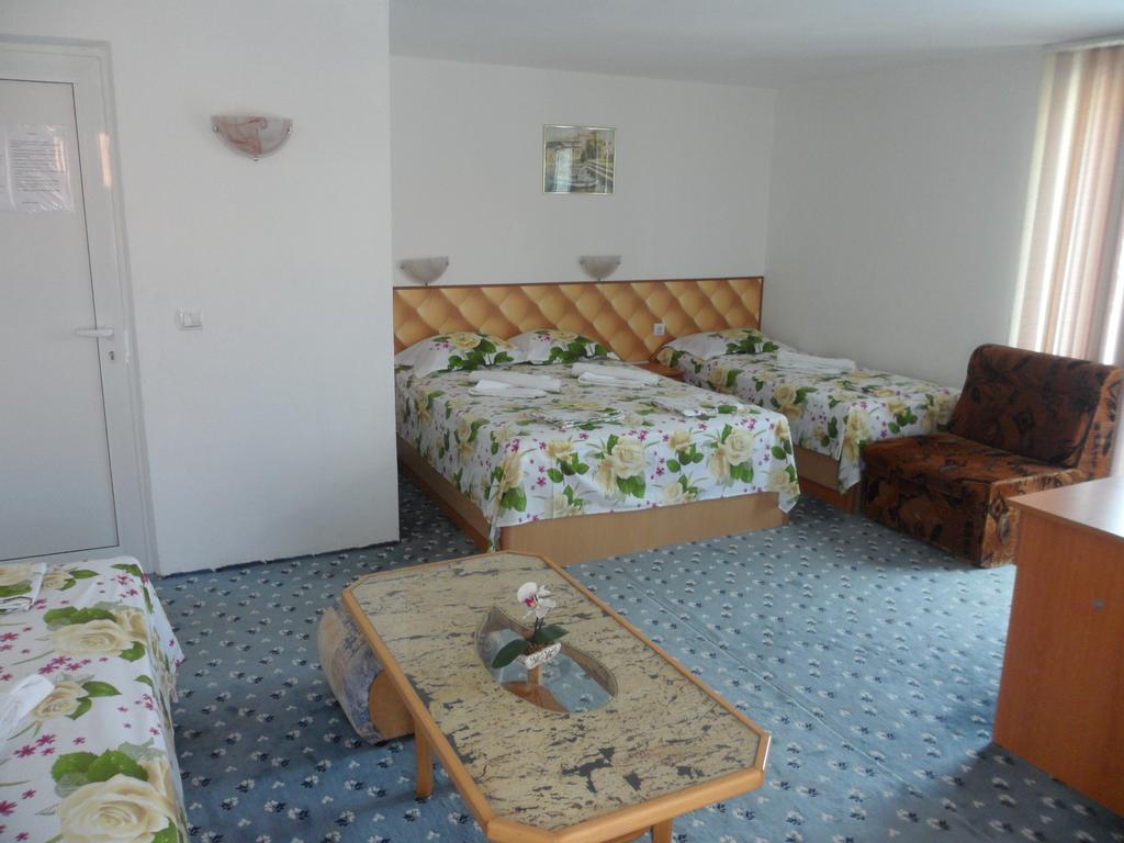 Sianie Guest House Ravda Exterior foto