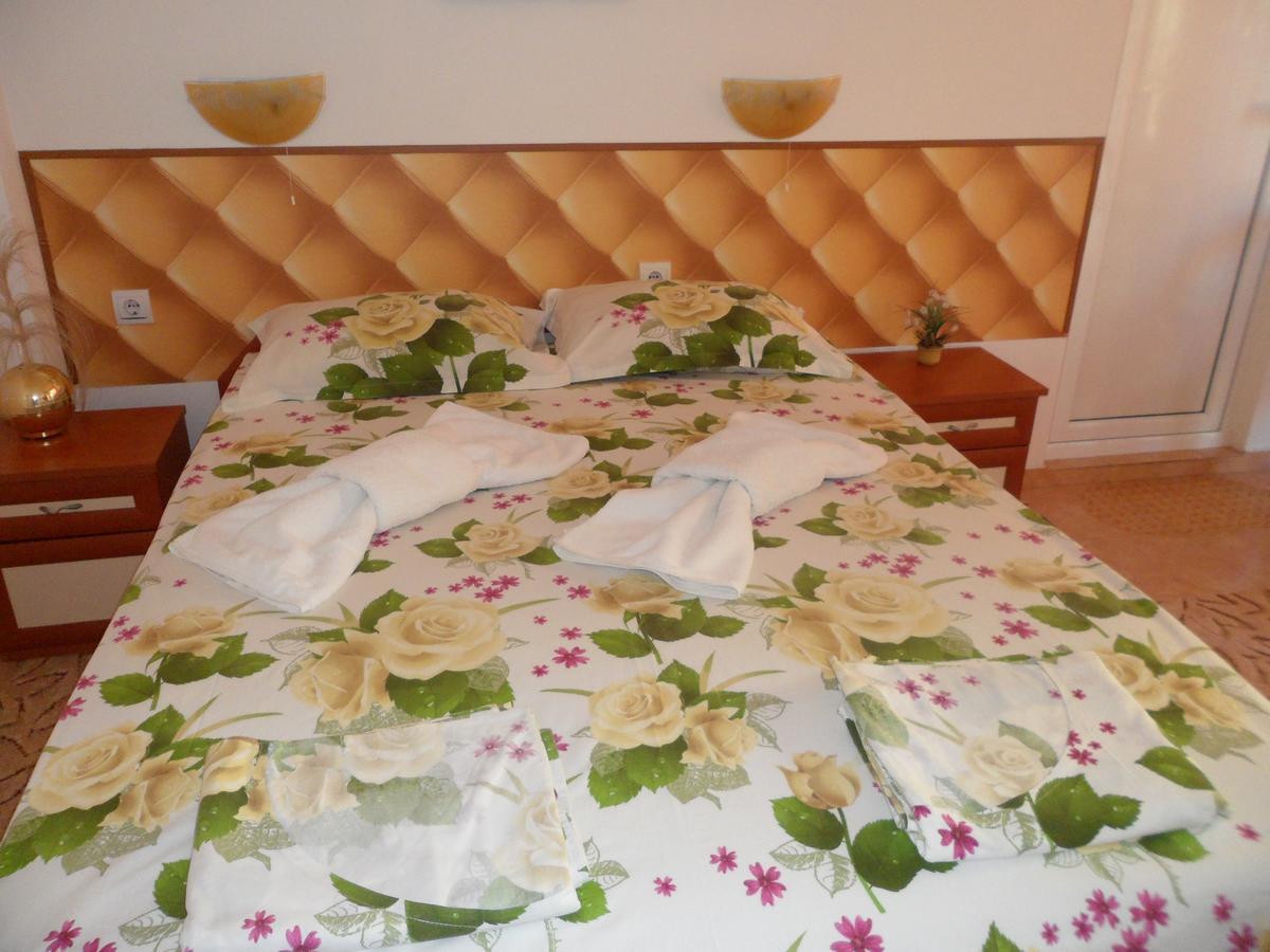 Sianie Guest House Ravda Exterior foto