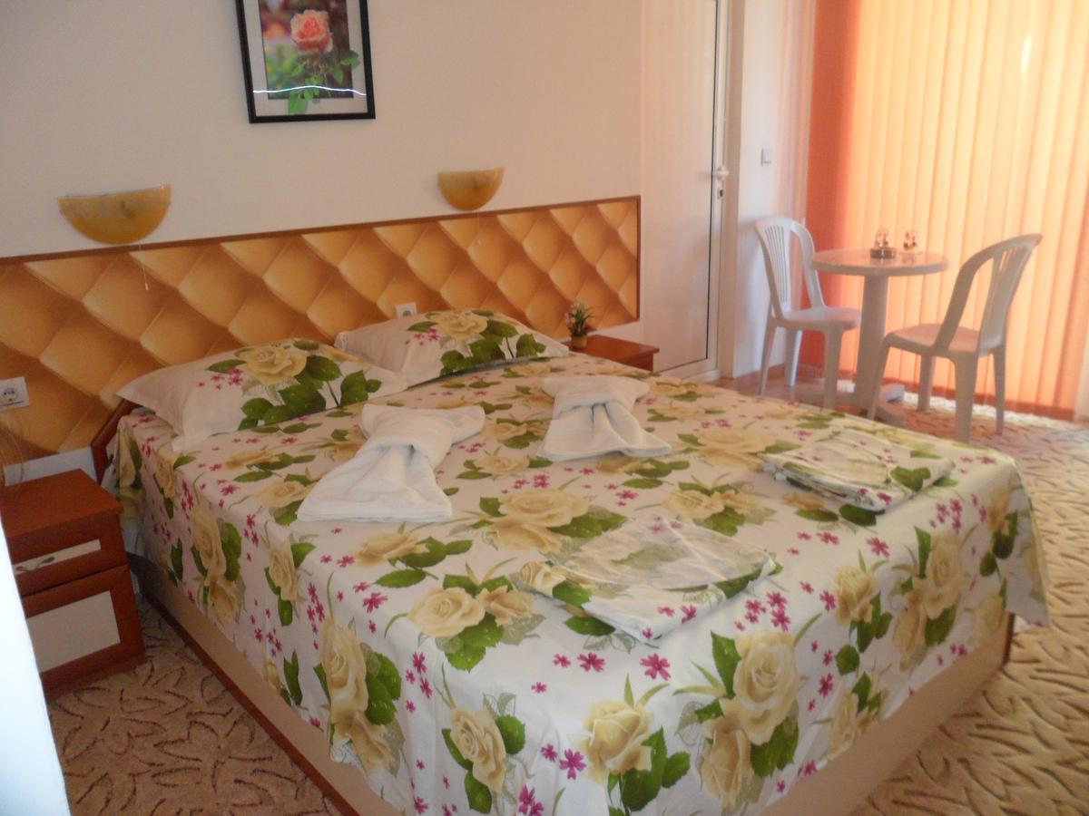Sianie Guest House Ravda Exterior foto