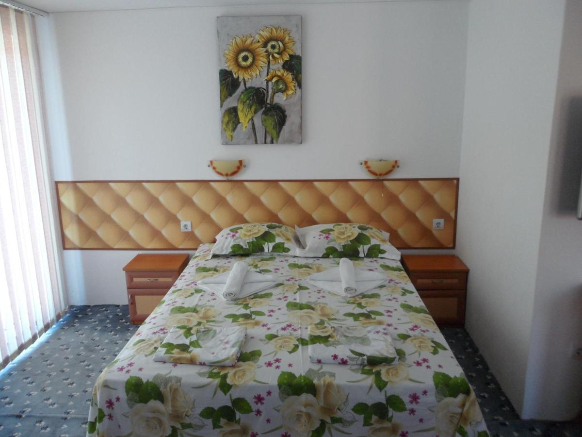 Sianie Guest House Ravda Quarto foto